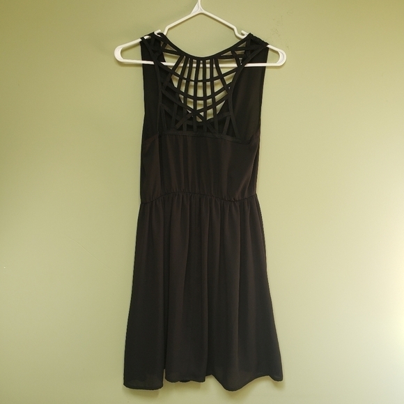 Audrey 3+1 Black Dress with Cut Out Back Details - Picture 4 of 5